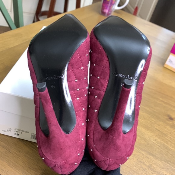 NWT Charles David Castle Studded Heels 5 Cabernet - Picture 9 of 12